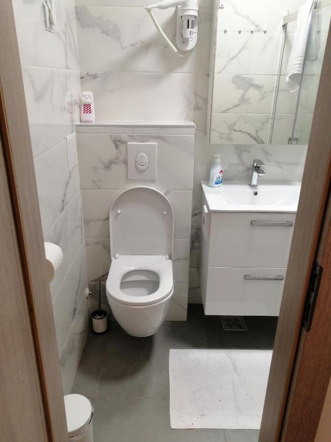 Evita Apartment Karlovac Esterno foto
